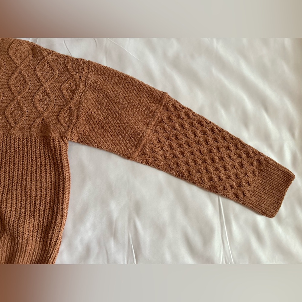 Pink Rose Brown
Cropped Mock Neck Sweater Size Medium - Picture 8 of 9